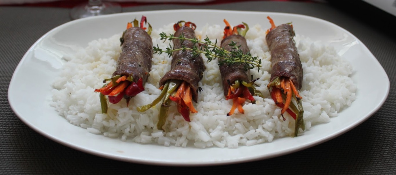 Rollitos de ternera con verduras y arroz